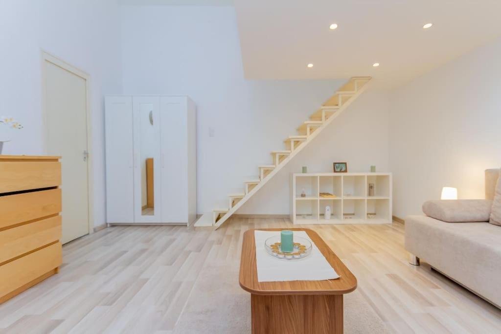 Cozy Nest By The Andrassy Avenue Apartment Budapest Exterior photo