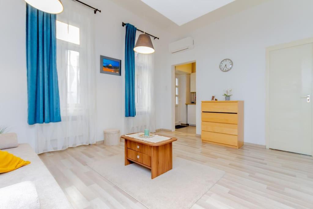 Cozy Nest By The Andrassy Avenue Apartment Budapest Exterior photo
