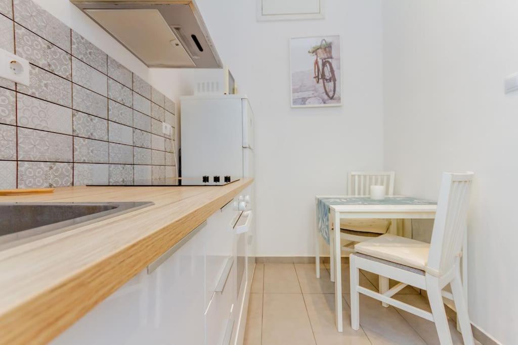 Cozy Nest By The Andrassy Avenue Apartment Budapest Exterior photo
